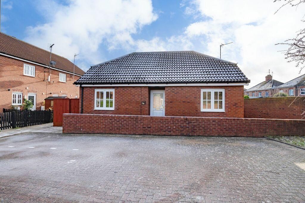 2 bed bungalow to rent in St Thomas Road, Spalding, Lincs PE11 Zoopla