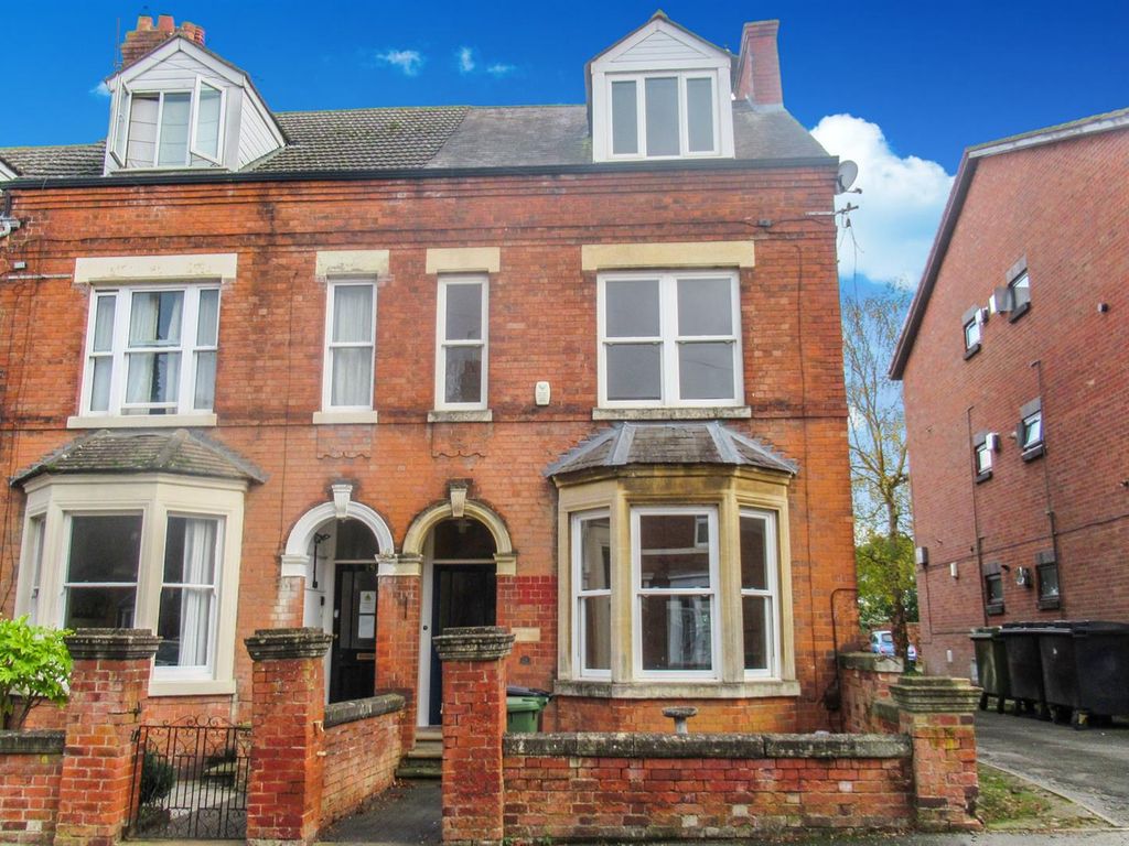 4 bed semidetached house to rent in Castle Street, Wellingborough NN8