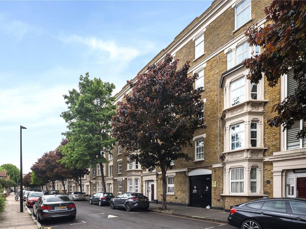 2 bed flat to rent in Corfield Street, Bethnal Green, London E2, £2,100