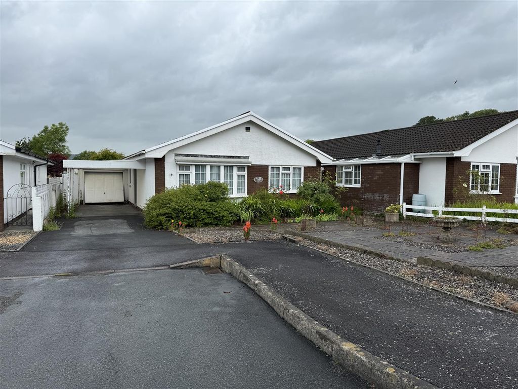 3 bed detached bungalow for sale in Llwyn Y Bryn, Bonllwyn, Ammanford