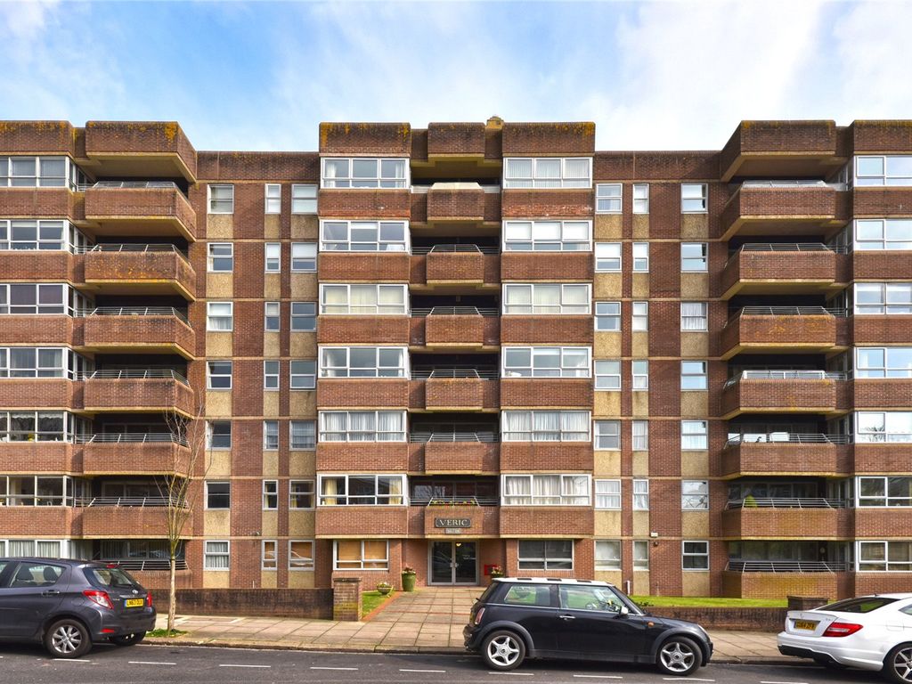 2 bed flat for sale in Eaton Gardens, Hove, East Sussex BN3, £375,000