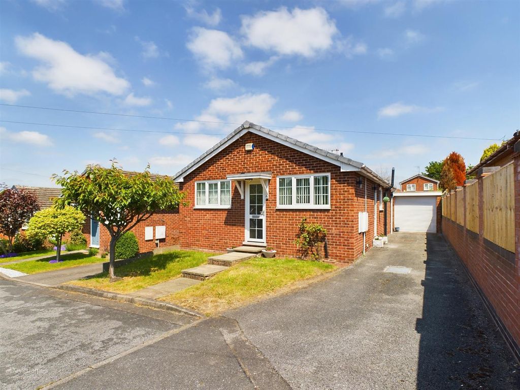 2 bed detached bungalow for sale in Stanmore Gardens, Arnold