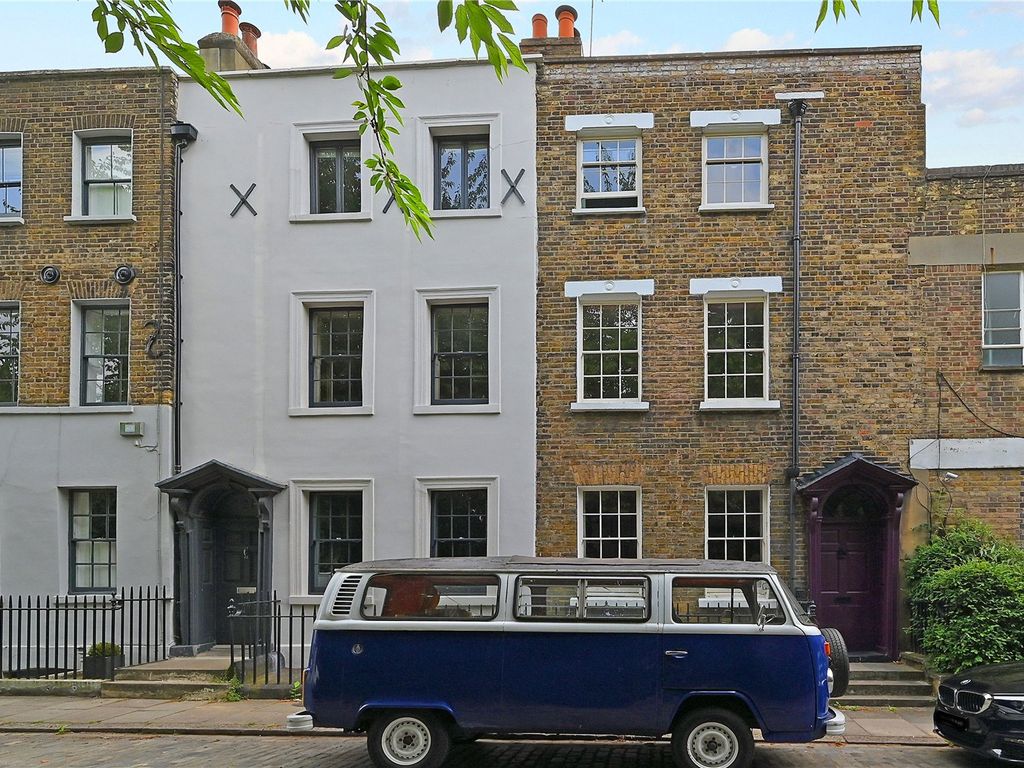 3 bed end terrace house for sale in Newell Street, Limehouse, London