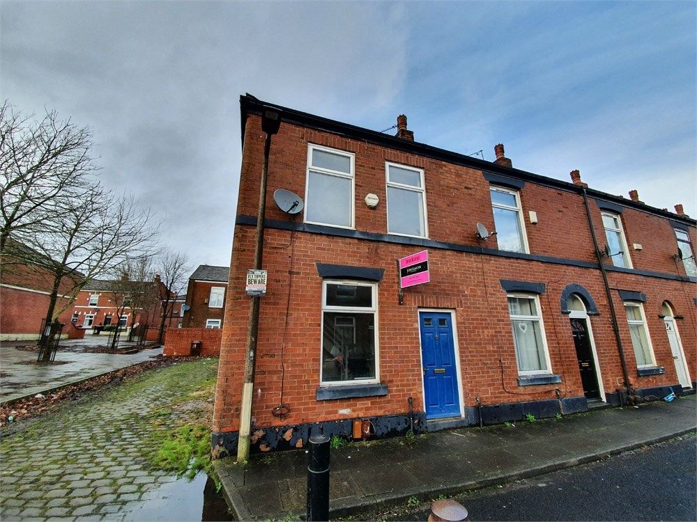 3 bed end terrace house to rent in Jones Street, Radcliffe, Manchester