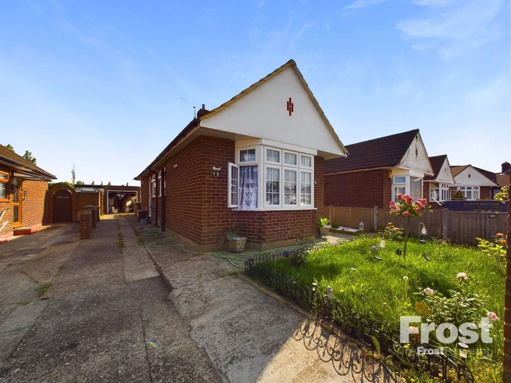 2 bed bungalow for sale in Brook Close, Stanwell, Middlesex TW19, £425,000 Zoopla