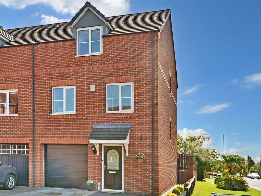4 bed town house for sale in Clifford Way, Kippax, Leeds, West