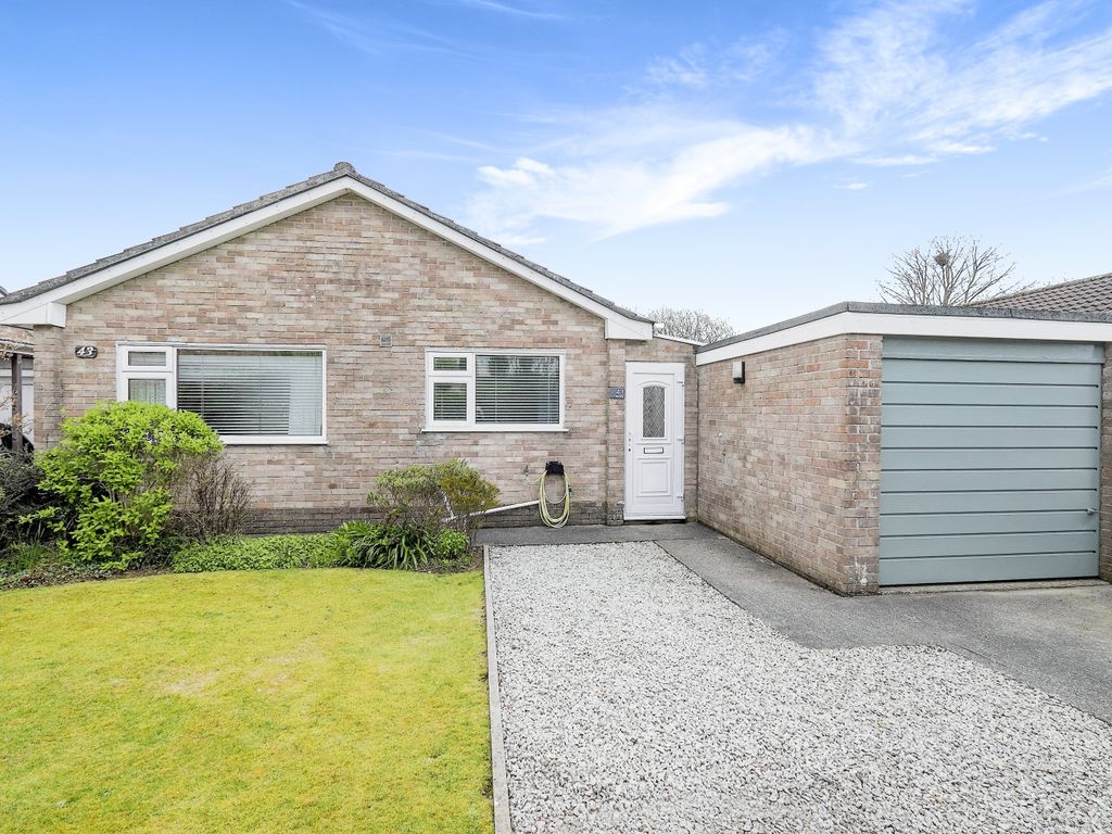 3 bed bungalow for sale in Manor Way, Helston, Cornwall TR13, £315,000