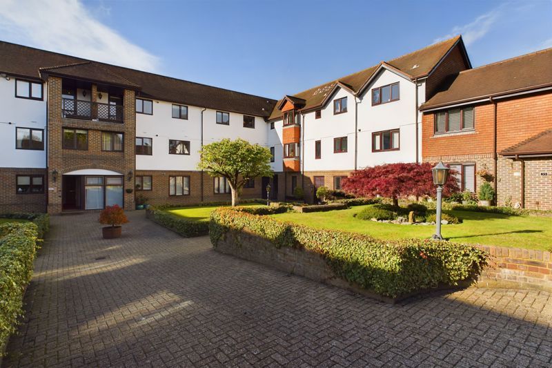 3 bed flat for sale in The Avenue, Tadworth KT20, £500,000 Zoopla