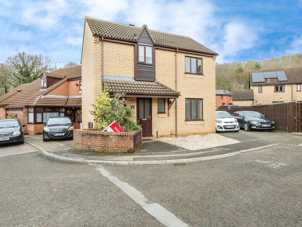 3 bed detached house for sale in Hunsbury Green, Northampton NN4, £