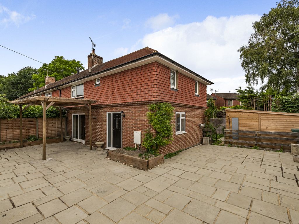 3 bed semidetached house for sale in Skyllings, Newbury, Berkshire
