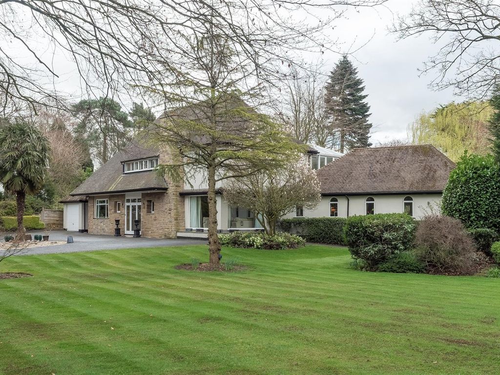4 bed detached house for sale in Ashtree Close, Prestbury, Macclesfield