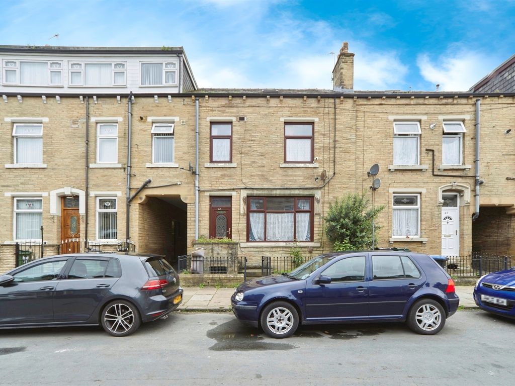 5 bed terraced house for sale in Victor Terrace, Manningham, Bradford