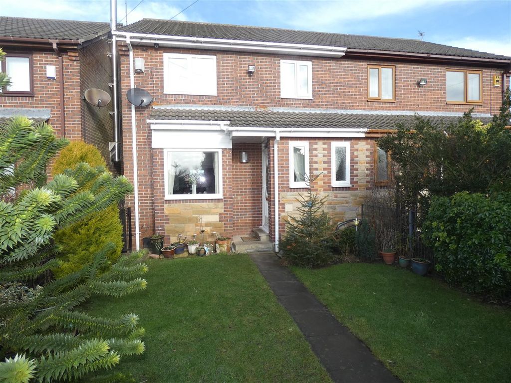 3 bed semidetached house for sale in Barras Gardens, Annitsford