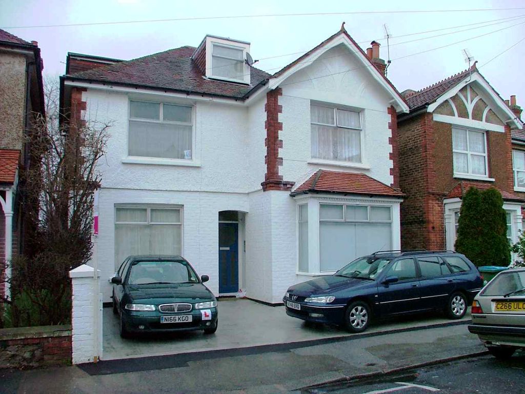 Studio to rent in Richmond Avenue, Bognor Regis PO21, £700 pcm Zoopla