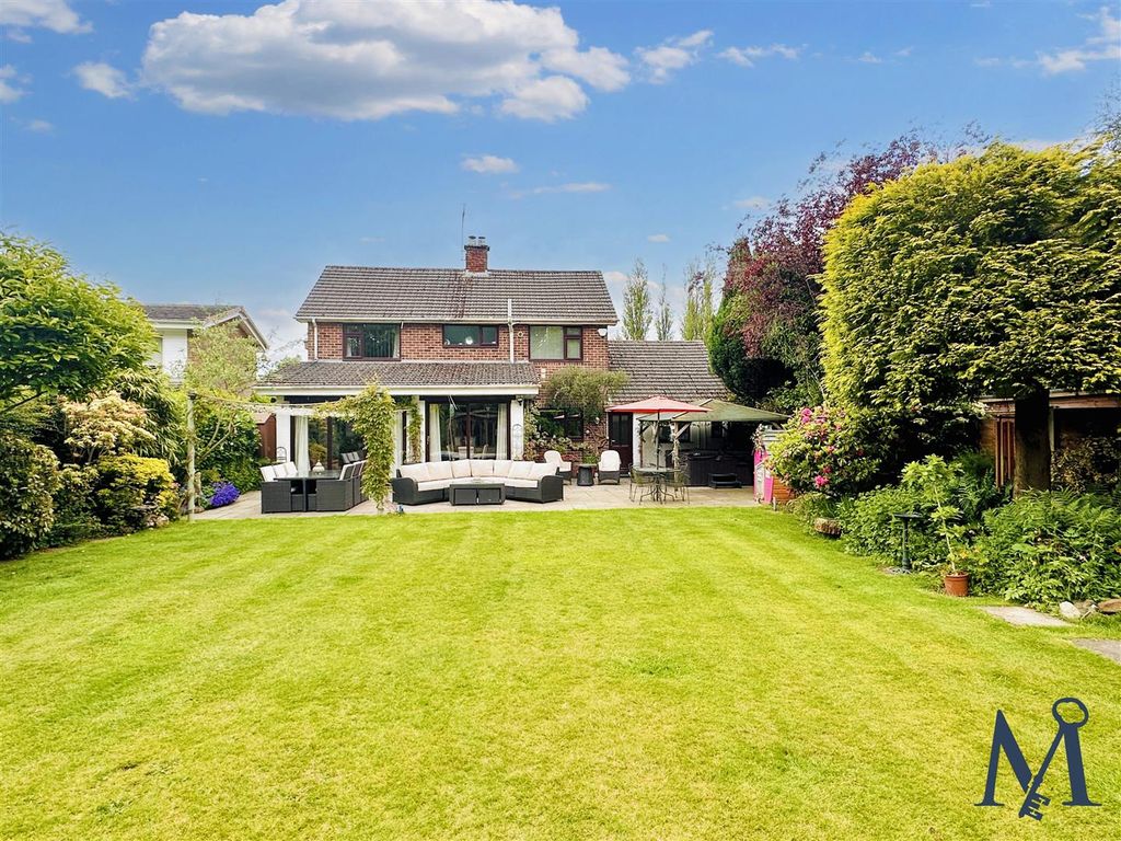 4 bed detached house for sale in Abbotts Oak Drive, Coalville LE67, £