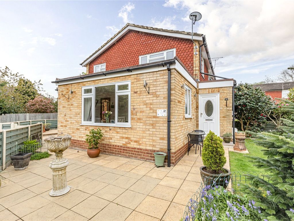 2 bed end terrace house for sale in Rowtown, Surrey KT15, £400,000 Zoopla