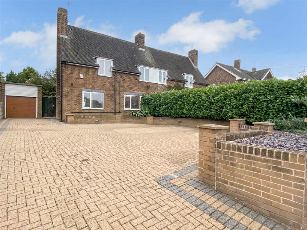 4 bed semidetached house for sale in Ashby Road, Bretby, BurtonOn