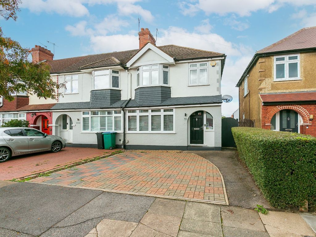 3 bed end terrace house for sale in Kingswood Road, Watford