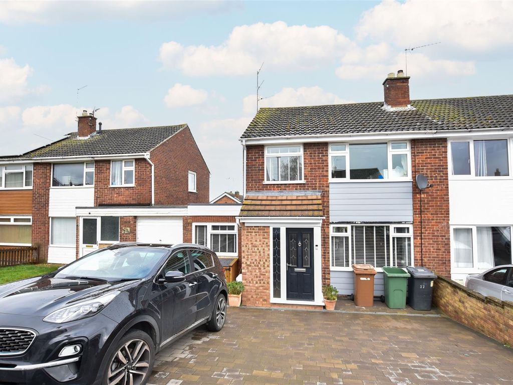 3 bed semidetached house for sale in Arkwright Road, Irchester