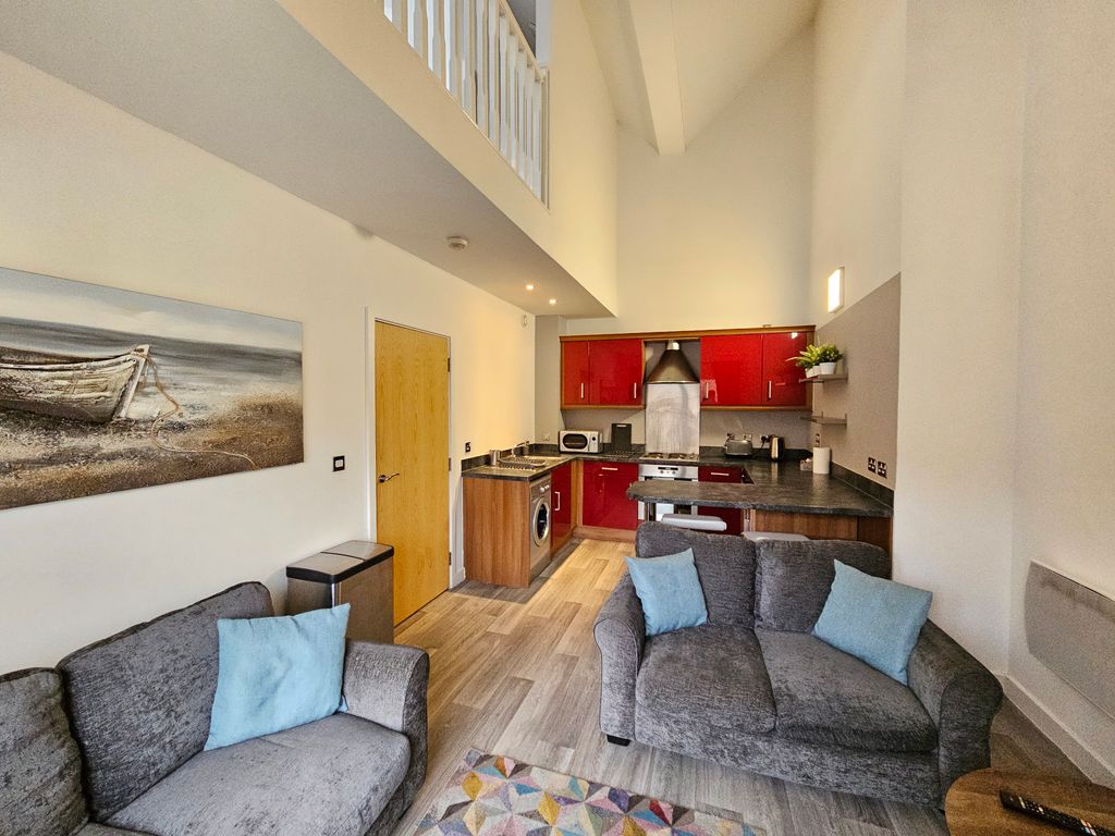 2 bed flat to rent in Brittania Apartments, Phoebe Road, Swansea SA1, £