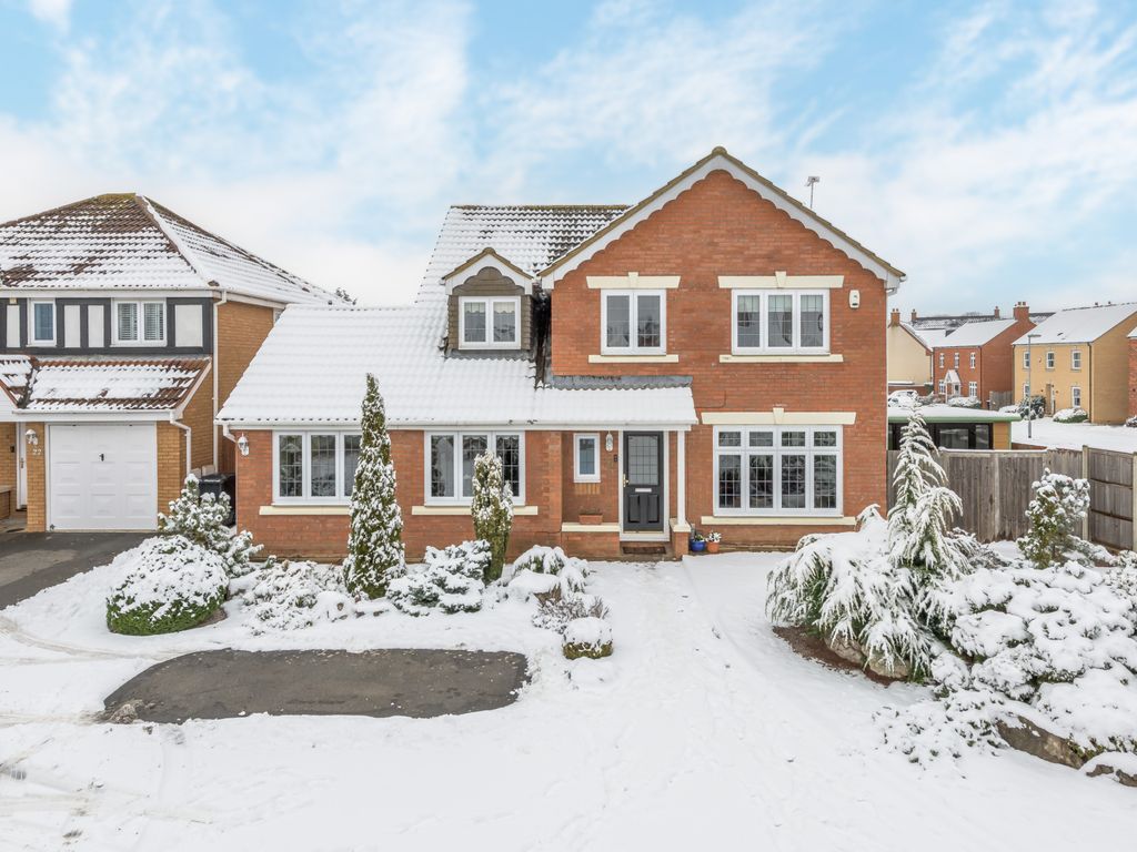 5 bed detached house for sale in Churchill Way, Shefford, Central
