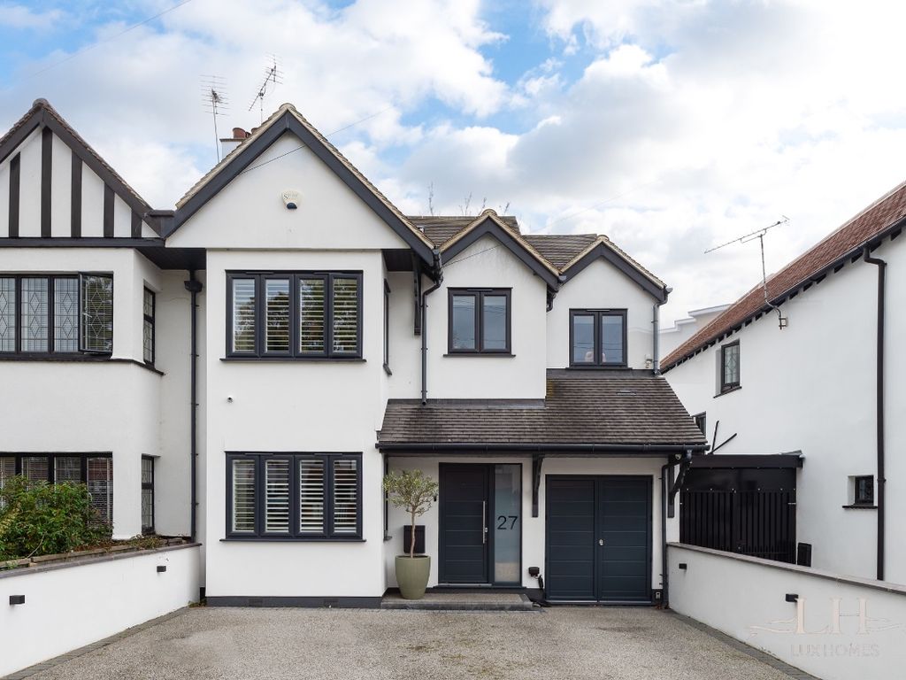 4 bed semidetached house for sale in Elm Avenue, Upminster RM14, £