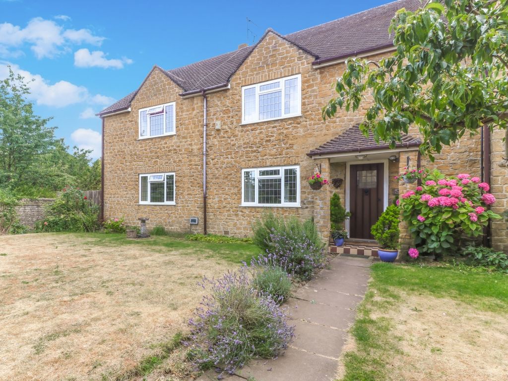 2 bed flat to rent in Croughton Road, Aynho, Banbury OX17, £1,000 pcm