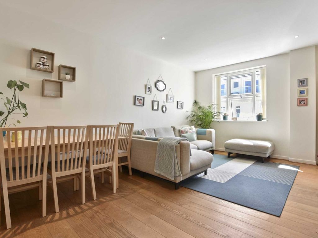 3 bed flat to rent in Bromyard Avenue, Acton W3 Zoopla