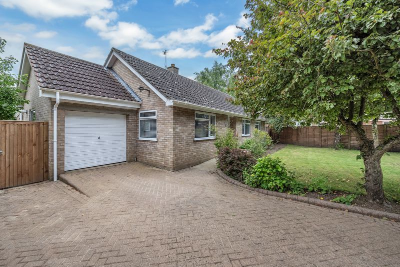 3 bed detached bungalow for sale in Briar Hill, Woolpit, Bury St. Edmunds IP30, £450,000 Zoopla