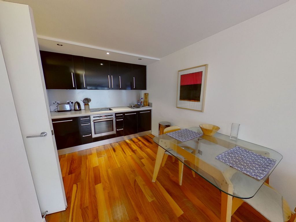 2 bed flat to rent in 2 Riverside Way, Leeds City Centre, Leeds LS1, £