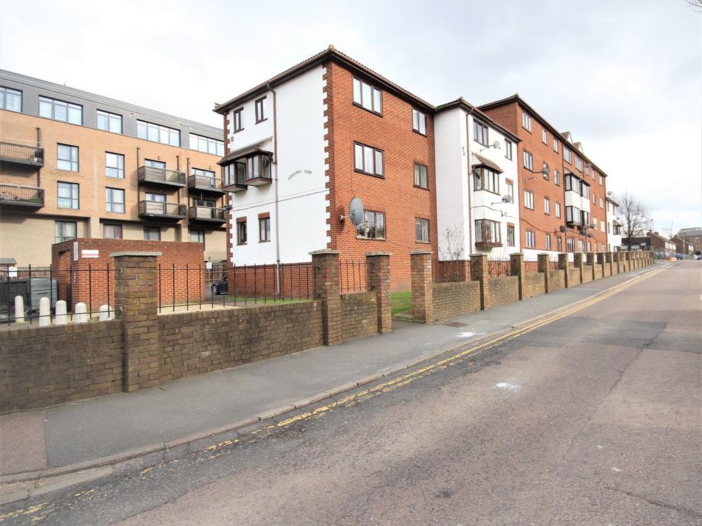 1 bed flat for sale in Flat, Ashdown Court, Harts Lane, Barking IG11