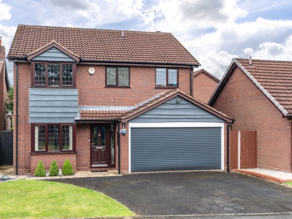 4 bed detached house for sale in Willow Park Drive, Stourbridge, West