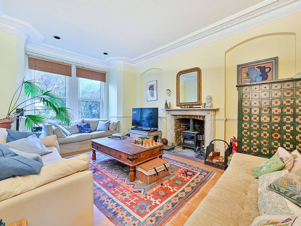 Perryn Road, East Acton, London W3  