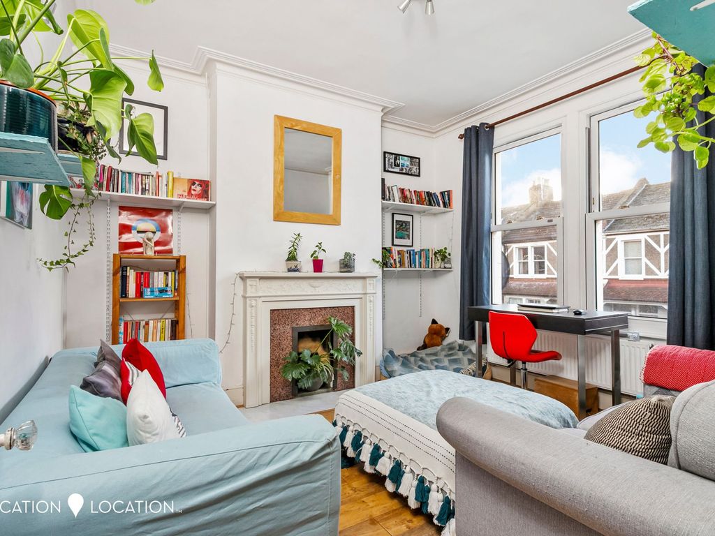 2 bed for sale in Heysham Road, London N15, £425,000 Zoopla