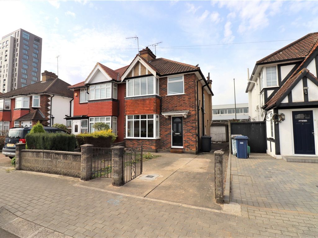 3 bed semidetached house for sale in Greenway Close, Colindale NW9
