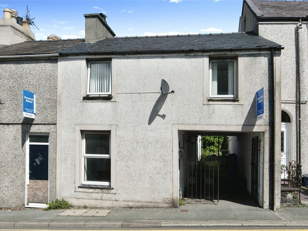 3 bed end terrace house for sale in Tithebarn Street, Caernarfon