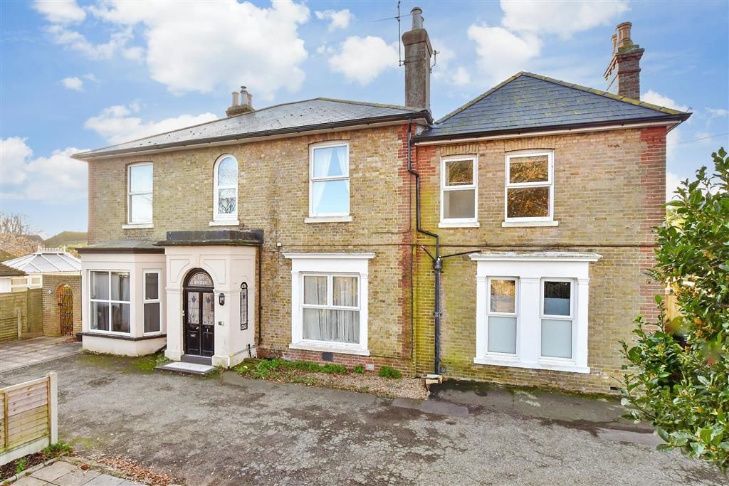 2 bed flat for sale in Salts Drive, Broadstairs, Kent CT10, £225,000