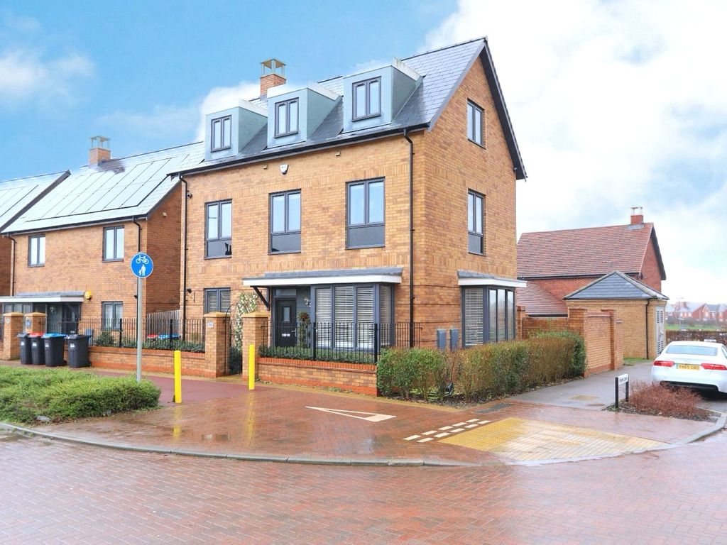 5 bed detached house for sale in Longhorn Drive, Whitehouse, Milton