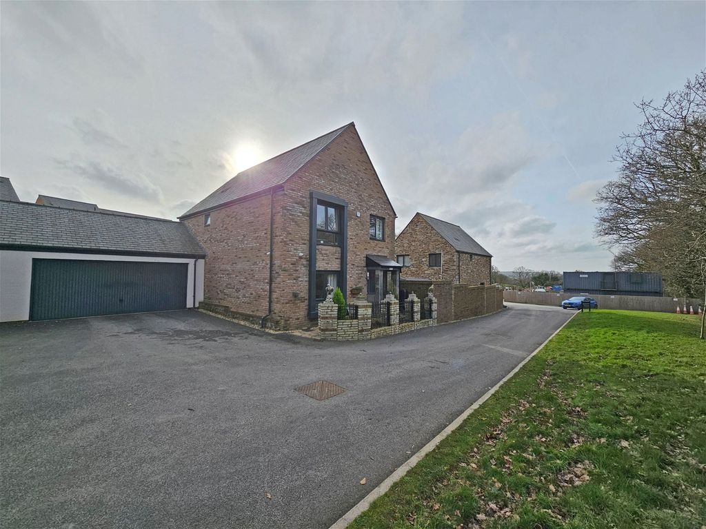 4 bed detached house for sale in Carbona Close, Callington, Cornwall