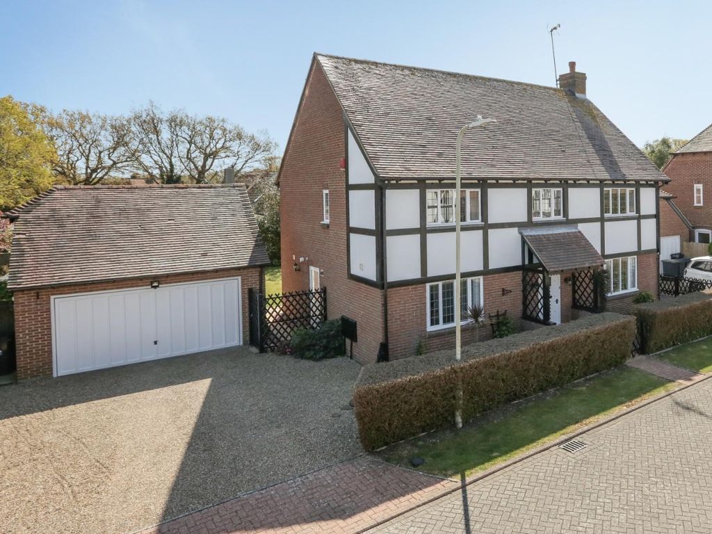 5 bed detached house for sale in Little Paddocks, Chestfield