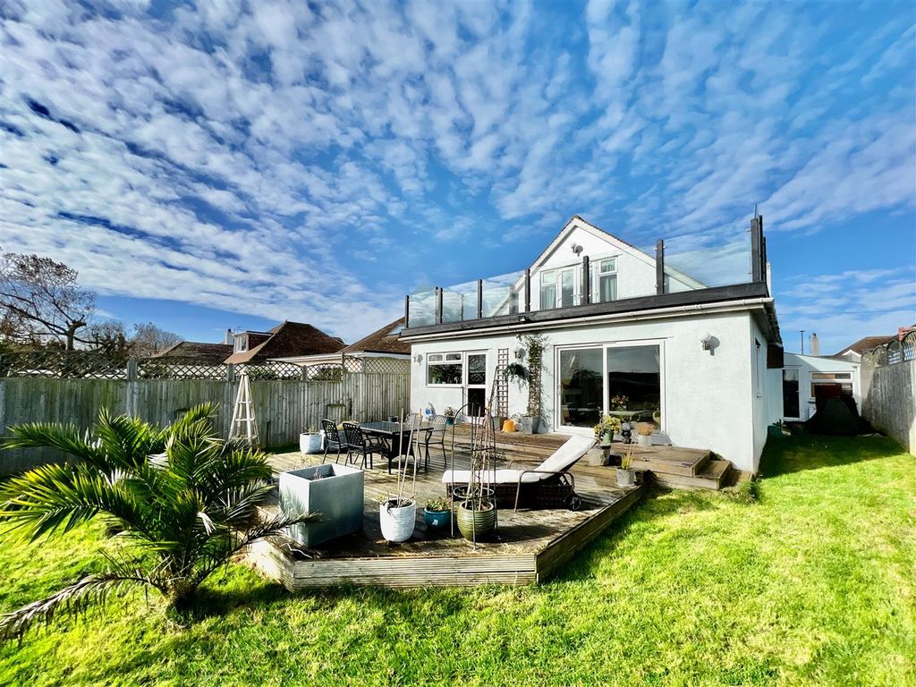 5 bed detached bungalow for sale in Higher Road, Brixham TQ5