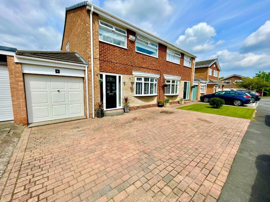 3 bed semidetached house for sale in Monarch Grove, MartonIn
