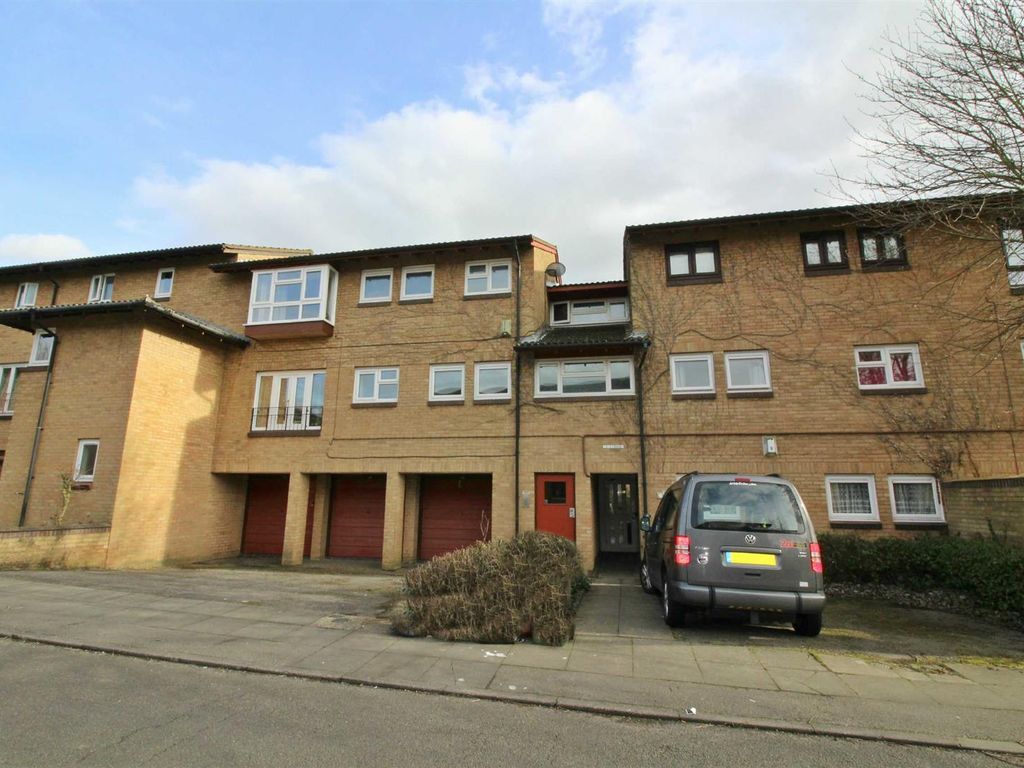 2 bed flat to rent in Milburn Avenue, Oldbrook, Milton Keynes MK6, £1,095 pcm Zoopla