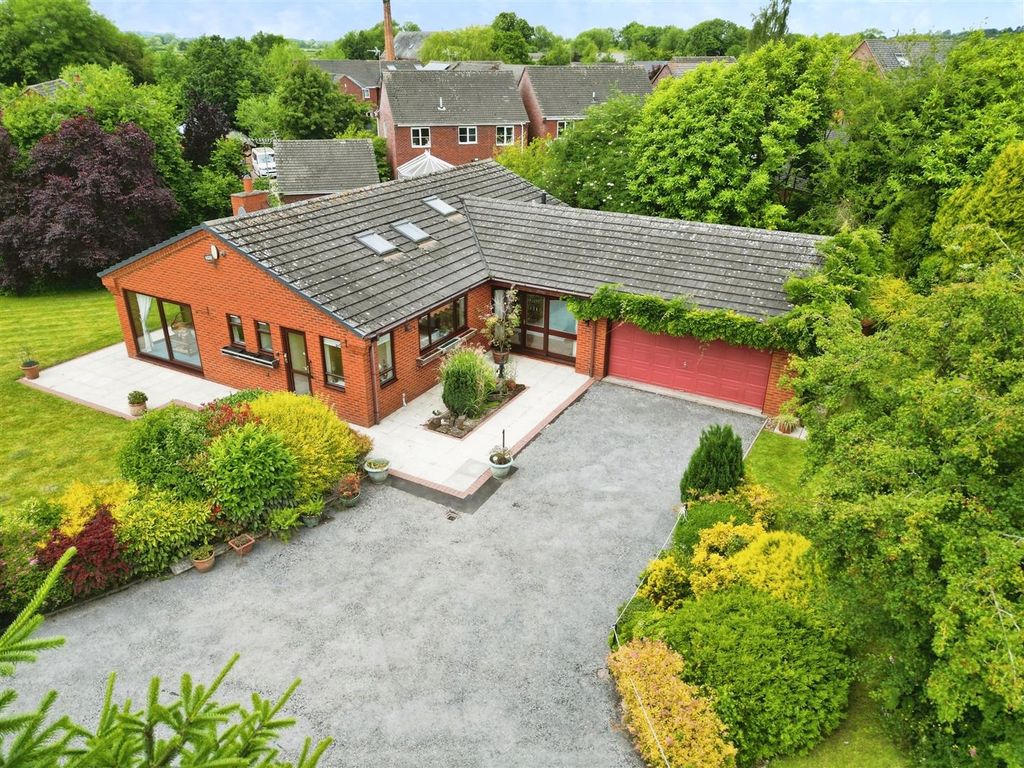 2 bed detached bungalow for sale in Meadow Lane, Hilton, Derby DE65, £