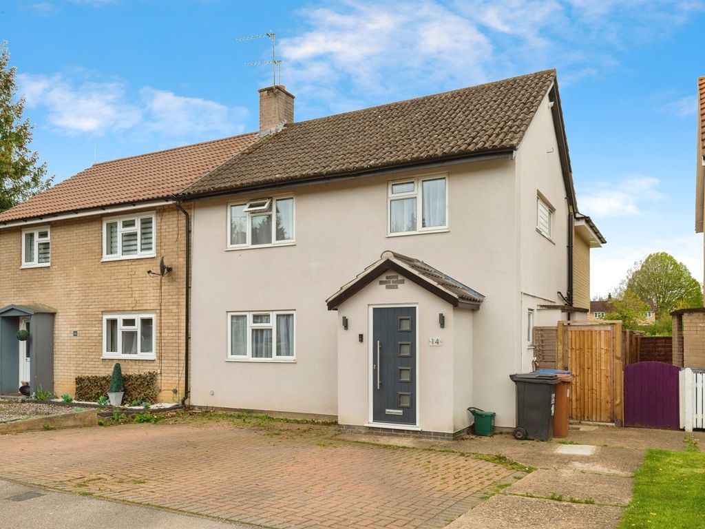 4 bed semidetached house for sale in Thistle Grove, Welwyn Garden City