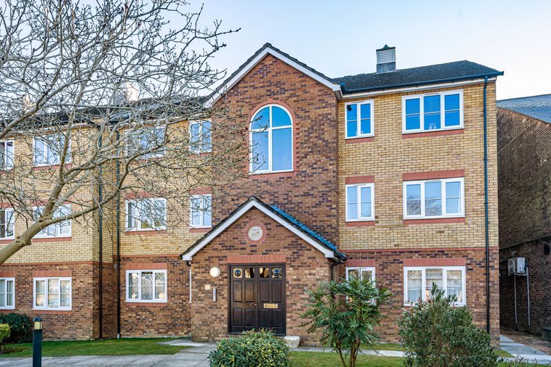 2 bed flat for sale in Wanmer Court, Birkheads Road, Reigate RH2 Zoopla
