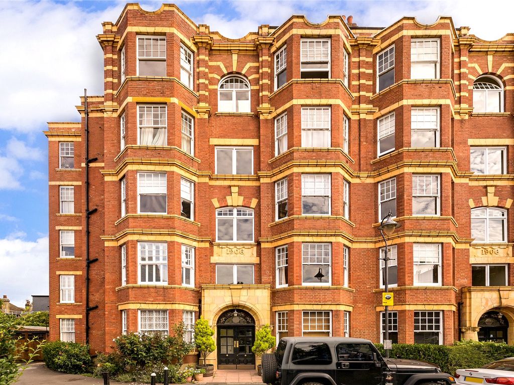 1 bed flat for sale in Sutton Court, Fauconberg Road, Chiswick, London