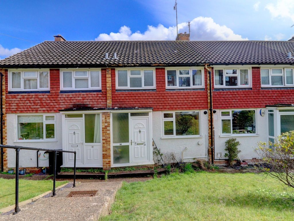 2 bed terraced house for sale in Telford Way, High HP13 Zoopla