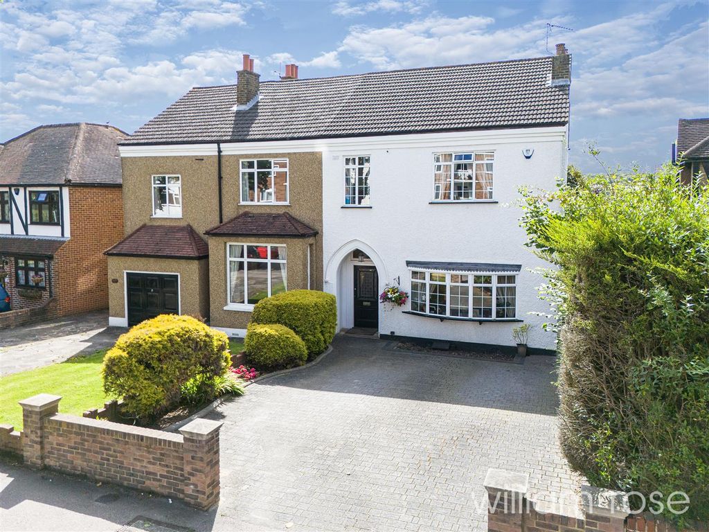 4 bed semidetached house for sale in Castle Avenue, Highams Park