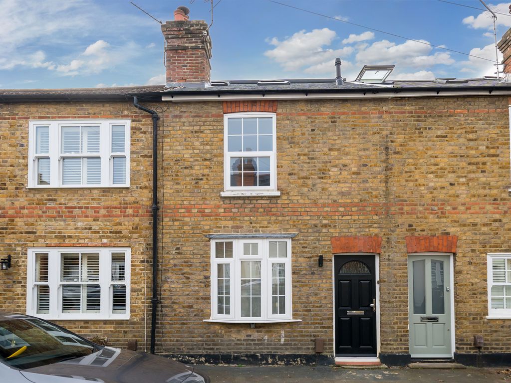 3 bed terraced house for sale in Radnor Road, Weybridge KT13, £775,000